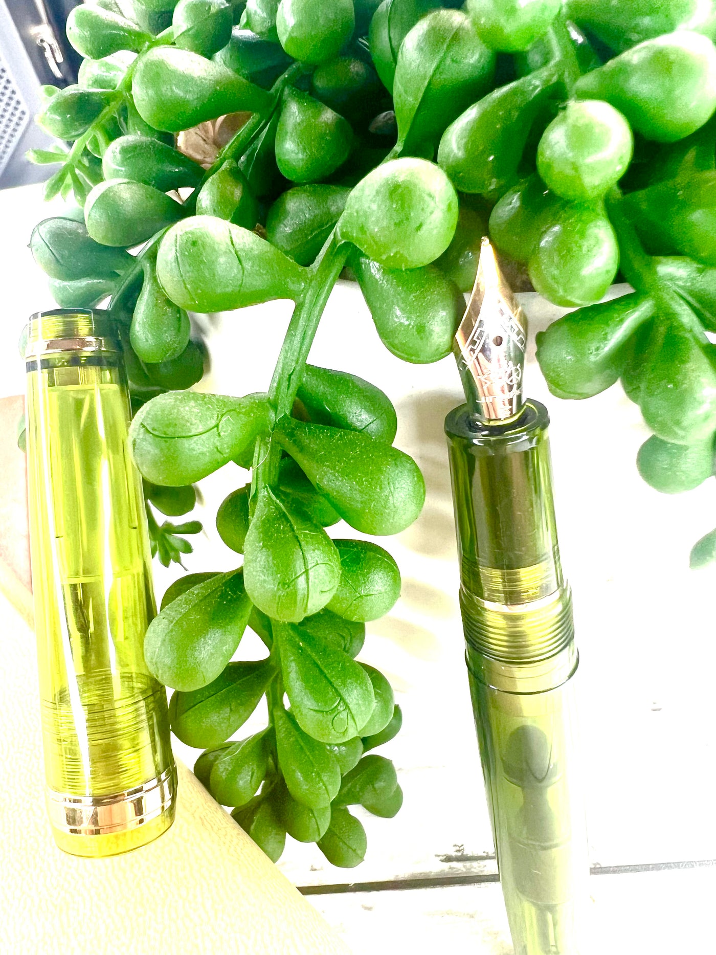 Green  Emerald : Fountain Pen