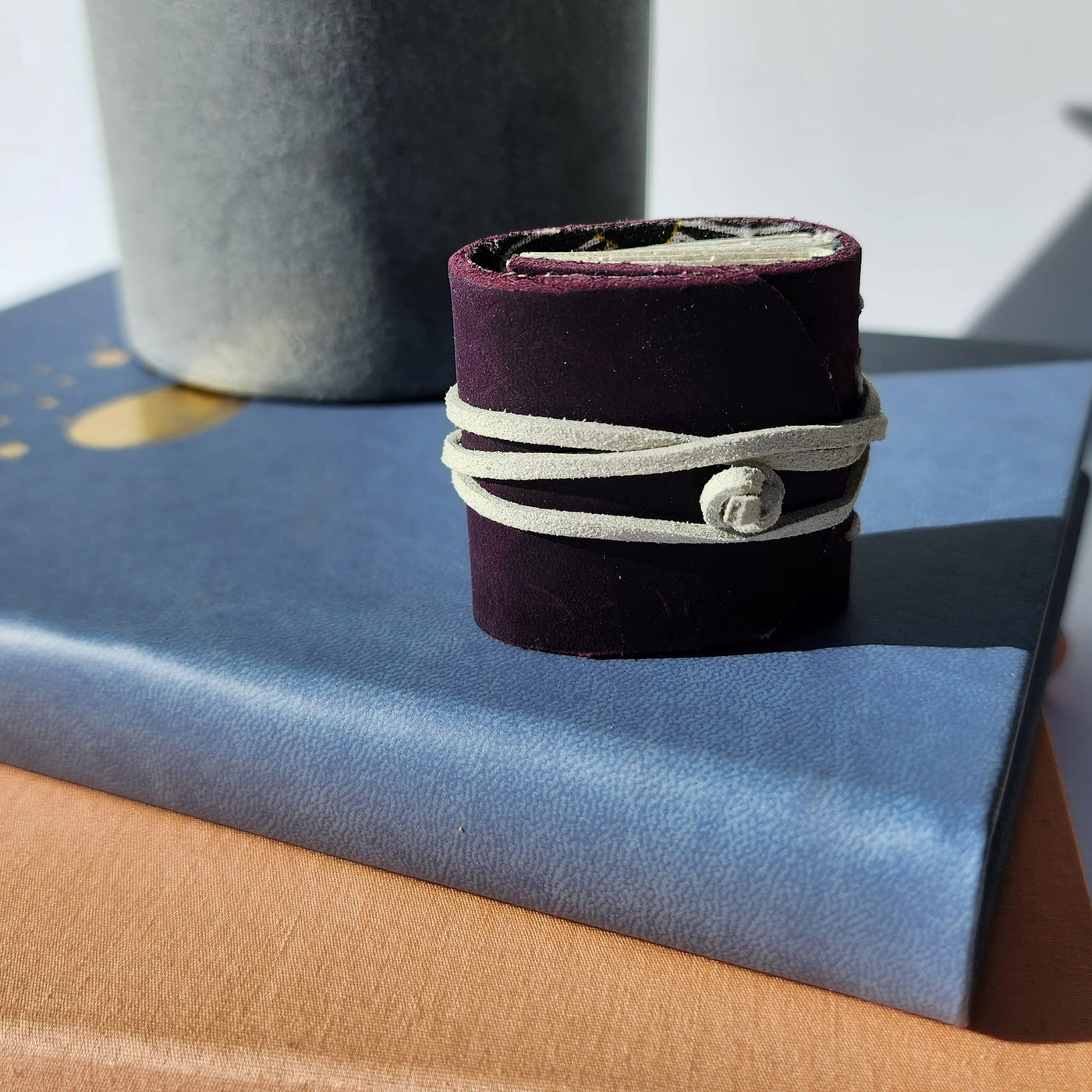 Puple Daisy : Tiny Leather Journal - Thehealinghandbook